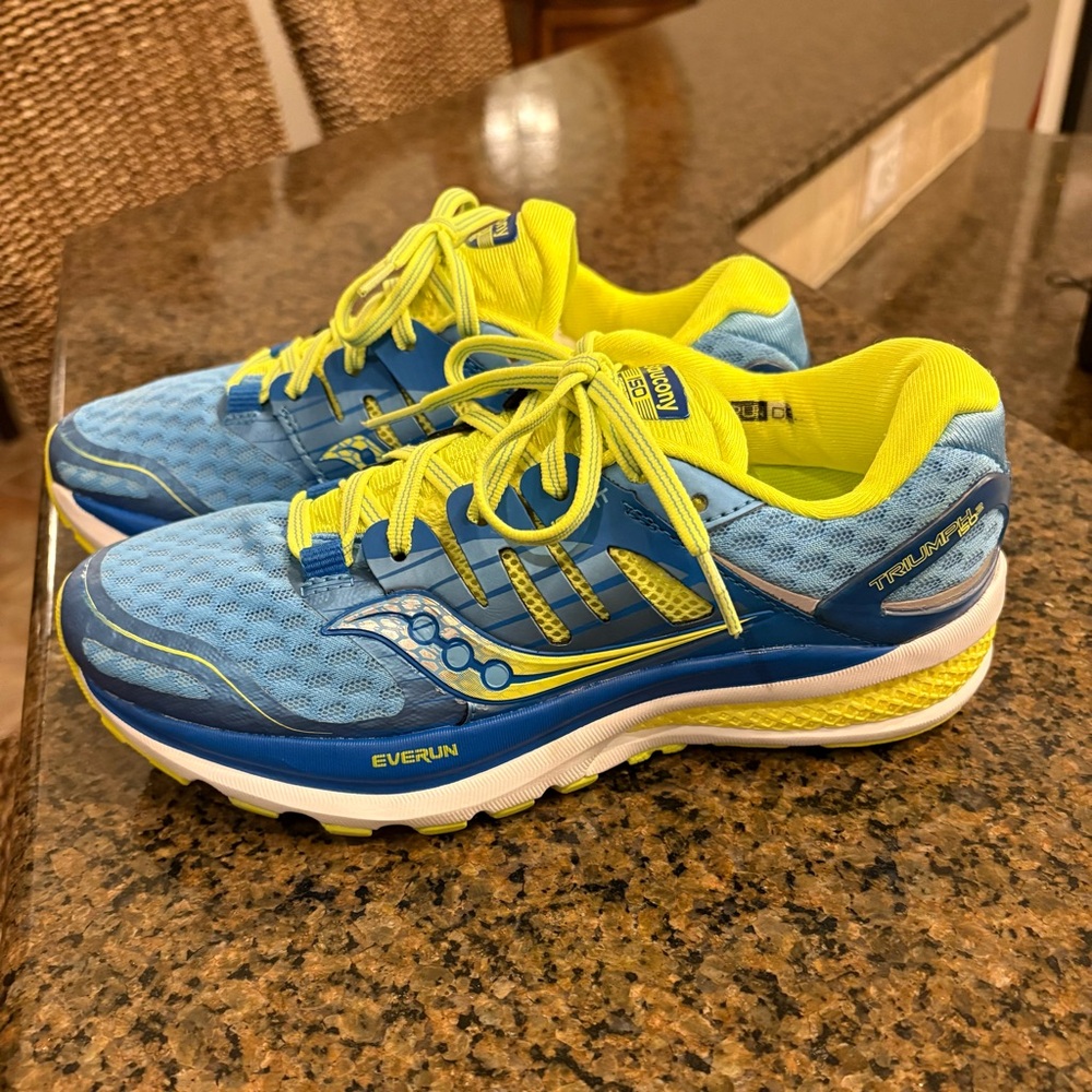 NWOB Saucony Triumph iso 2 Blue and lime green Running Shoes women’s size 7